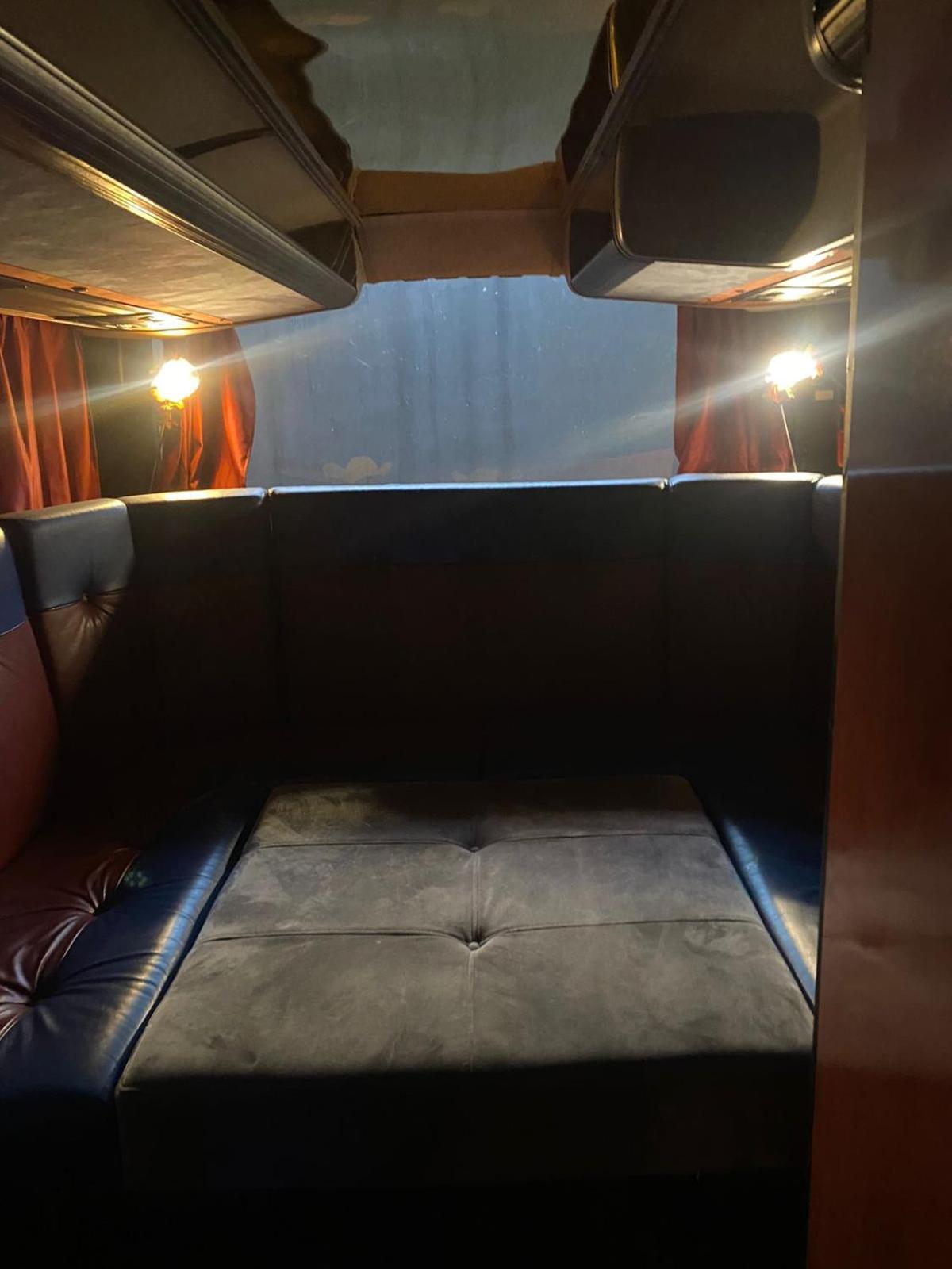 Urban Nightliner Hotel Tiranë Ngoại thất bức ảnh